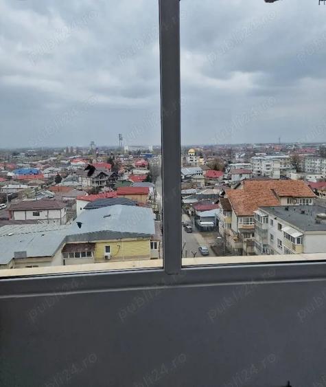Apartament cu 3 camere semidecomandat în Exterior Vest