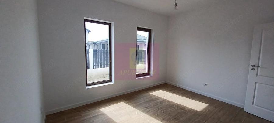 Casă cu 3 camere cu Teren 450 Mp în Săbăreni