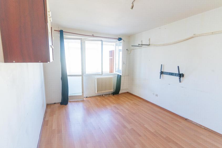 Apartament cu 3 camere decomandat în Lacul Tei