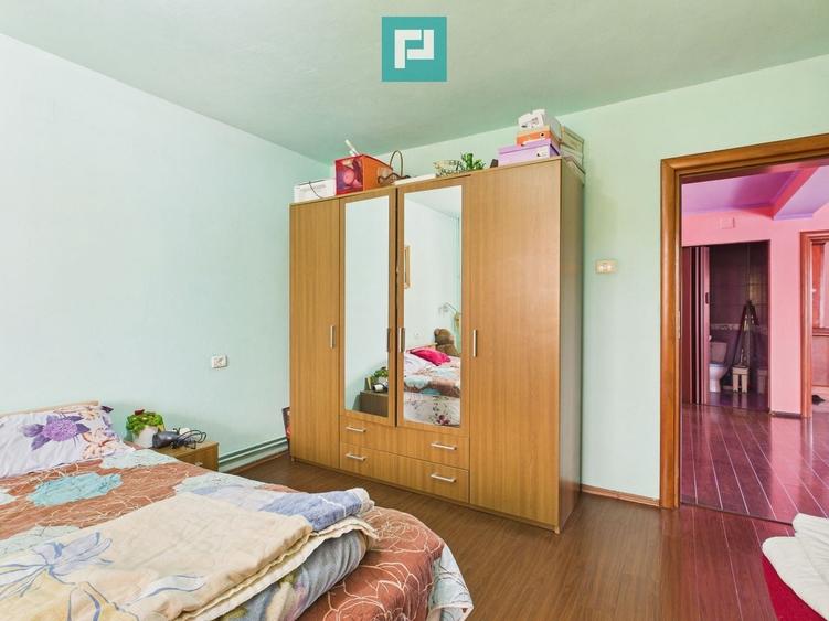 Casă individuală cu 7 camere cu Canalizare în Săcălaz