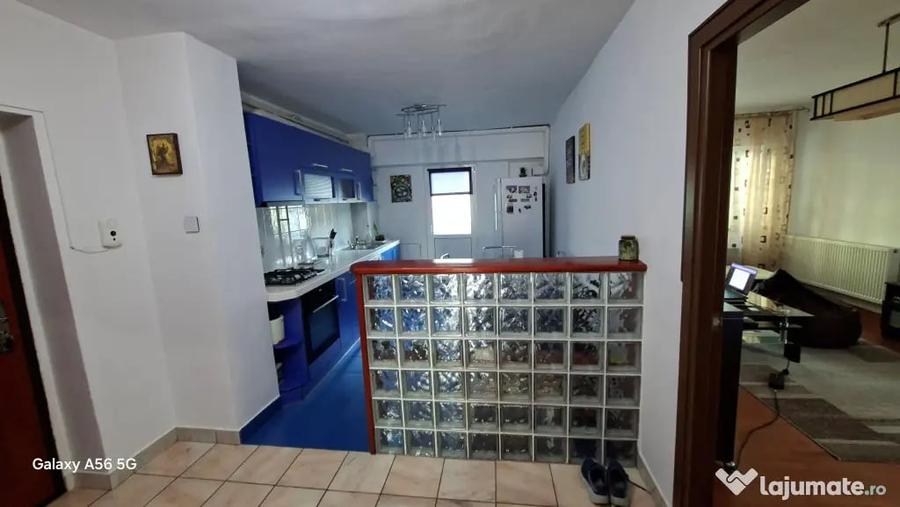 Apartament cu 3 camere decomandat în Scriitorilor