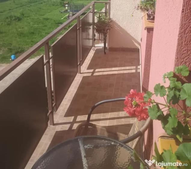 Apartament cu 3 camere semidecomandat în Florești