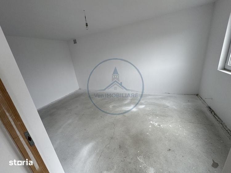 Casă cu 5 camere cu Teren 1500 Mp în Industrială