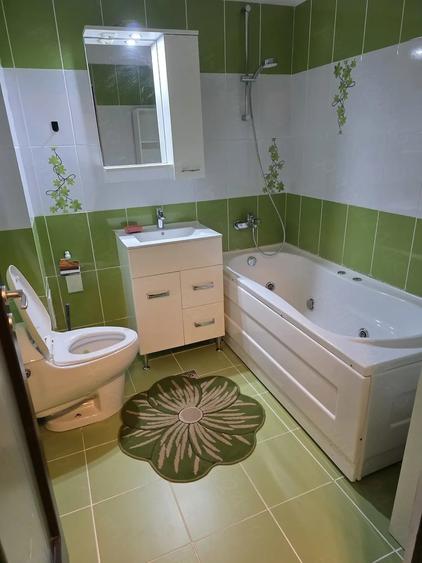 Apartament cu 3 camere decomandat în Exterior Vest