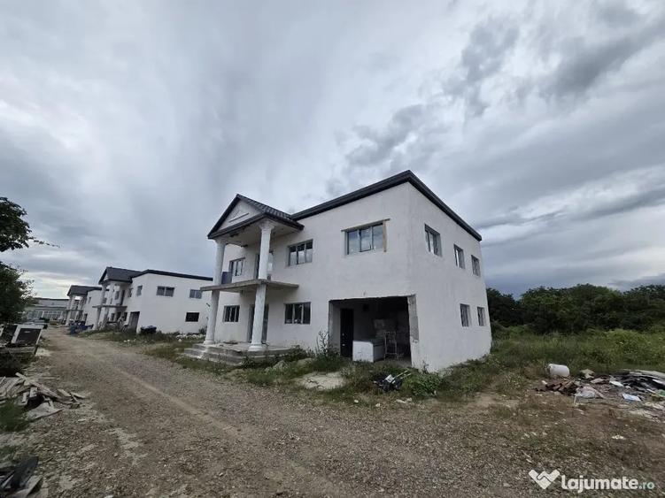 Casă cu 6 camere cu Teren 615 Mp în Vernești