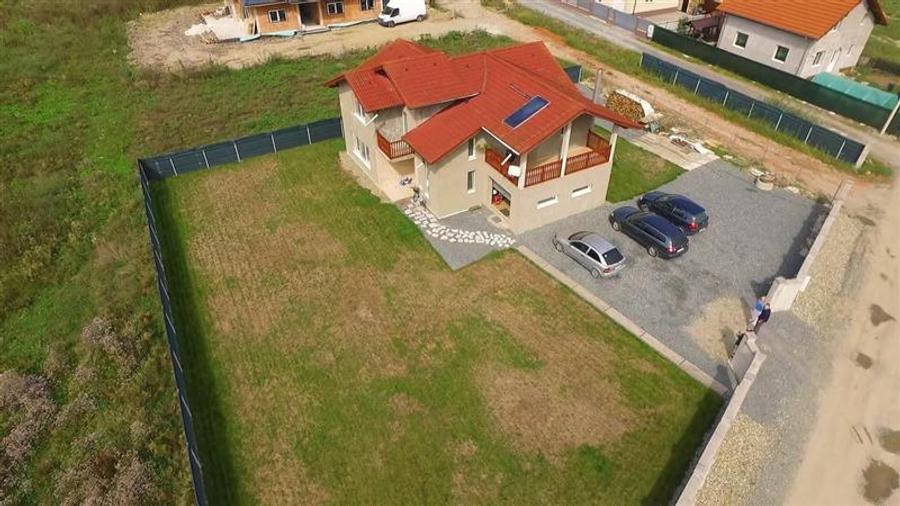 Casă individuală cu 4 camere cu Canalizare în Apahida