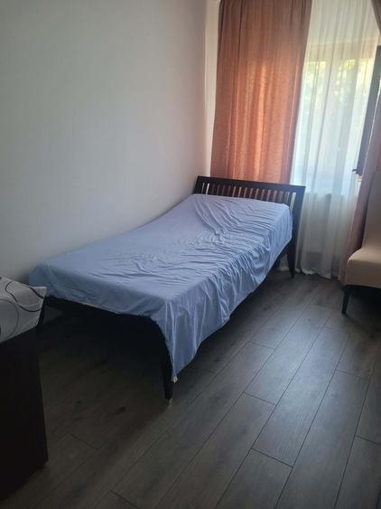Apartament cu 3 camere decomandat în Romanești