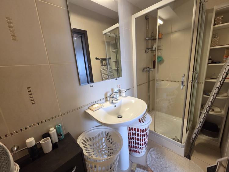 Apartament cu 3 camere decomandat în Ultimul leu