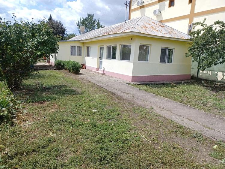 Casă cu 3 camere cu Teren 600 Mp în Bărcănești