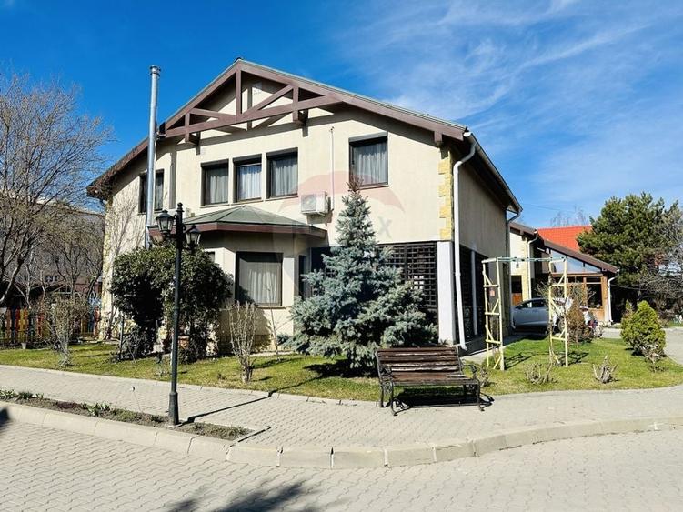 Duplex cu 5 camere cu Teren 180 Mp în Sud