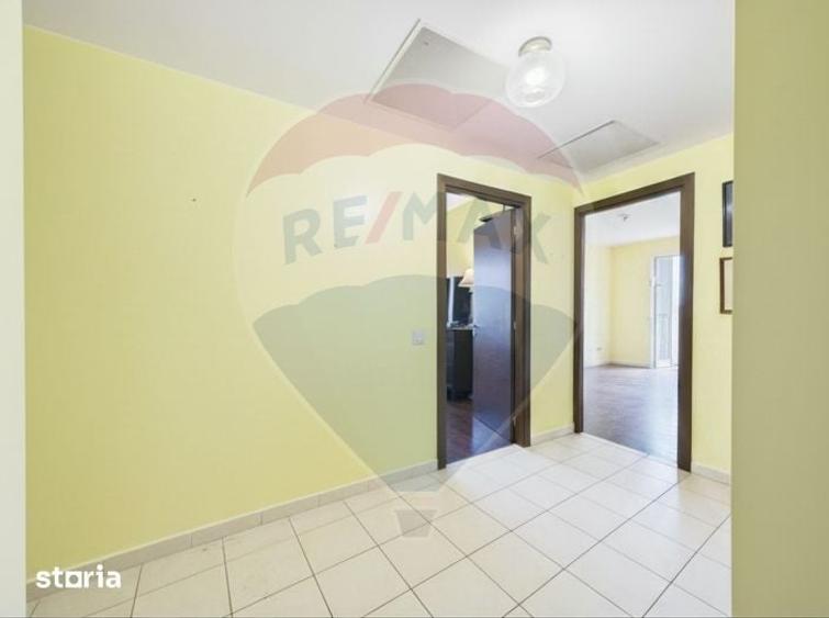 Apartament cu 4 camere decomandat în Văcăresti