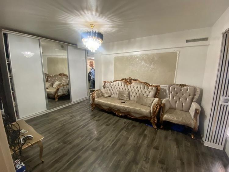 Apartament cu 3 camere semidecomandat în Central
