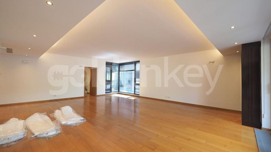 Apartament cu 3 camere semidecomandat, mobilat în Primăverii
