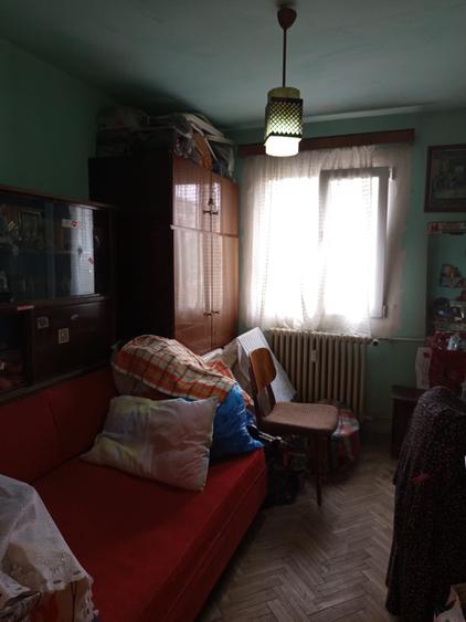 Apartament cu 3 camere semidecomandat în Titan