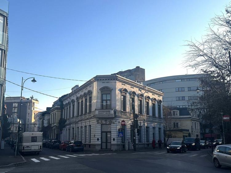 Apartament cu 3 camere semidecomandat în Grădina Icoanei
