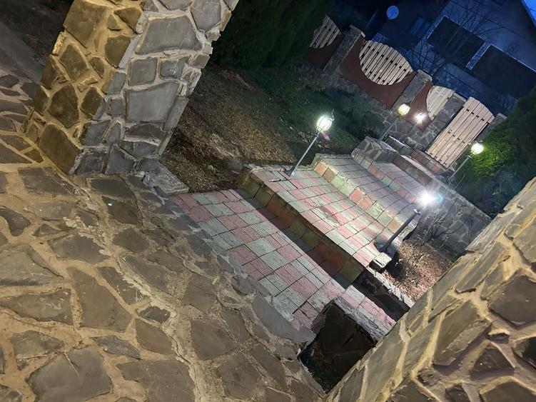 Casă cu 4 camere cu Teren 200 Mp în Central