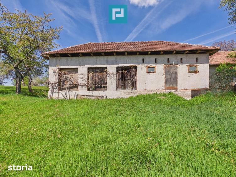 Casă cu 2 camere cu Teren 24270 Mp în Central