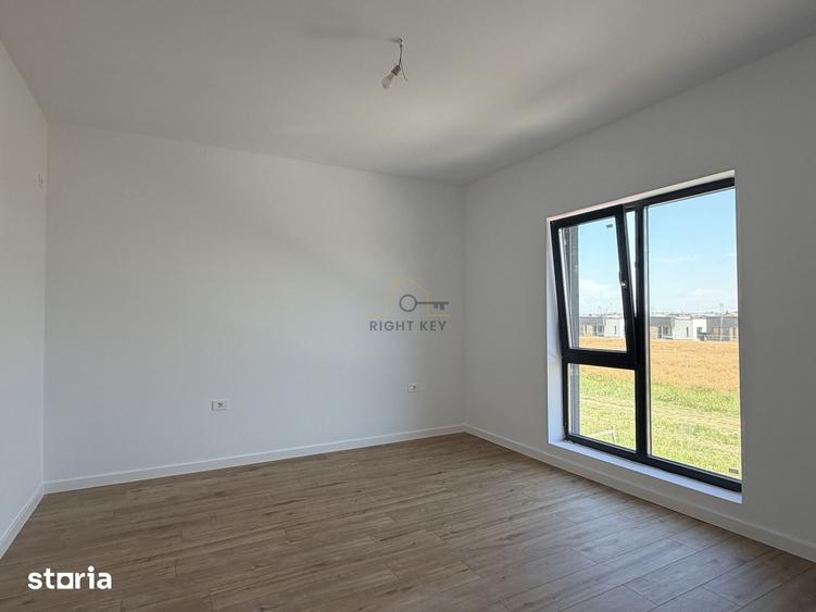Casă cu 4 camere cu Teren 450 Mp în Domnești