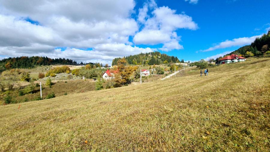 Teren intravilan de 15771 mp, în Fundata