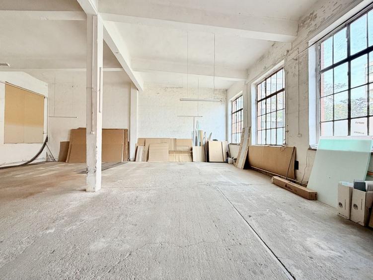 Spațiu industrial, de 200 mp, în Gării