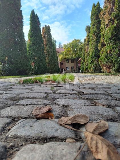 Casă individuală cu 9 camere cu Canalizare în Breazu