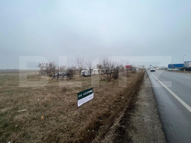 Teren Construcții intravilan de 50000 mp, în Est