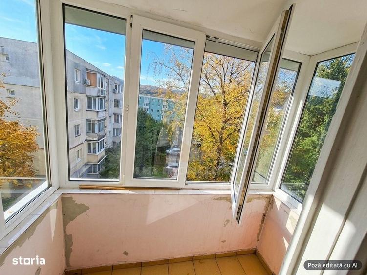 Apartament cu 3 camere semidecomandat în Central