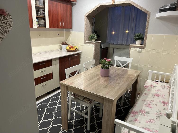 Apartament cu 3 camere decomandat în Central