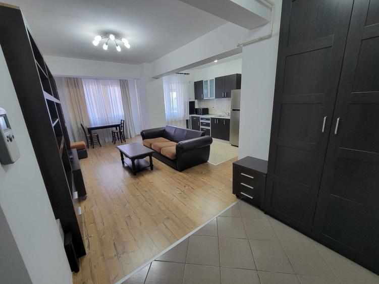 Apartament cu 2 camere semidecomandat în Jiului