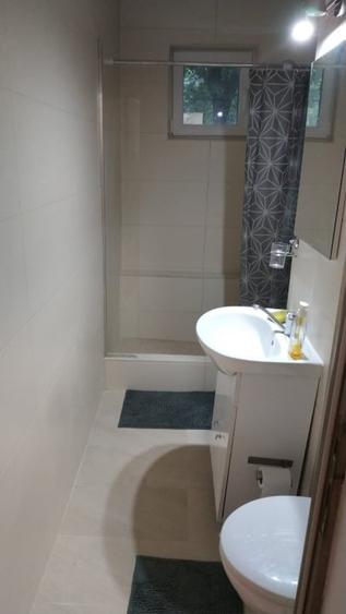 Apartament cu 2 camere decomandat, mobilat în Central
