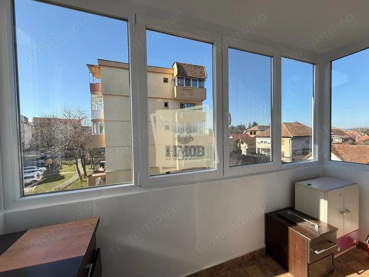 Apartament cu 4 camere decomandat în Valea Aurie