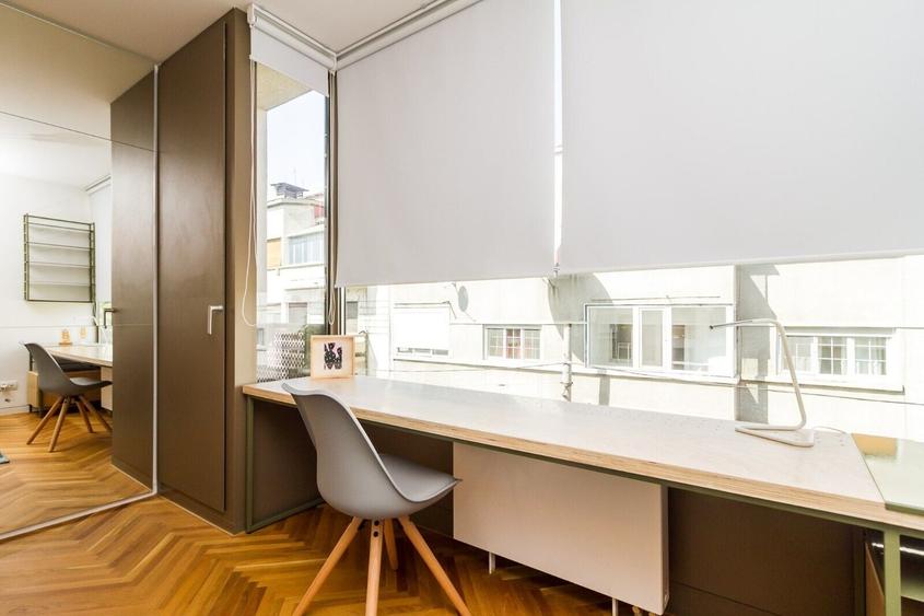 Apartament cu 4 camere decomandat, mobilat în Calea Victoriei