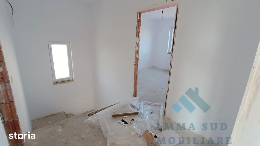 Casă cu 10 camere cu Teren 700 Mp în Furnica