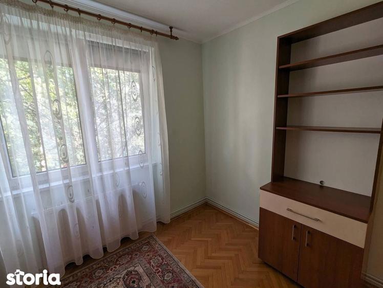 Apartament cu 3 camere decomandat în Centrul Civic