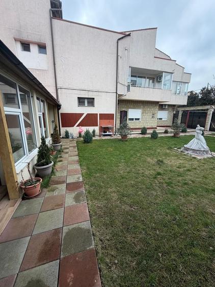 Casă cu 8 camere cu Canalizare în Faleza Nord