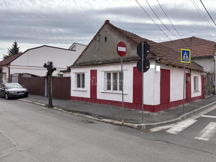 Casa cu dublu front in Cantemir oportunitate excelenta pentru renovare si investitie - 1