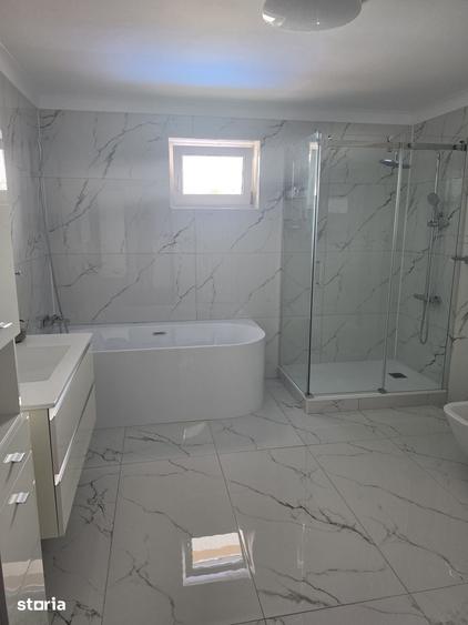Casă cu 5 camere cu Teren 467 Mp în Central