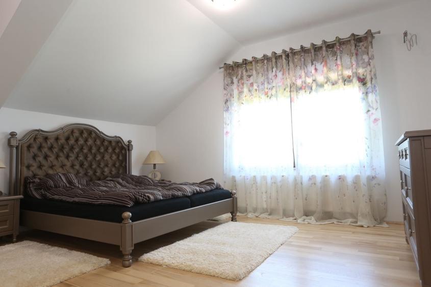 Casă cu 4 camere cu Teren 1000 Mp în Casele Micești