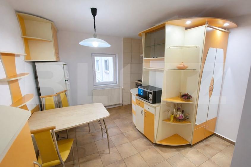 Apartament cu 3 camere semidecomandat, mobilat în Baciu