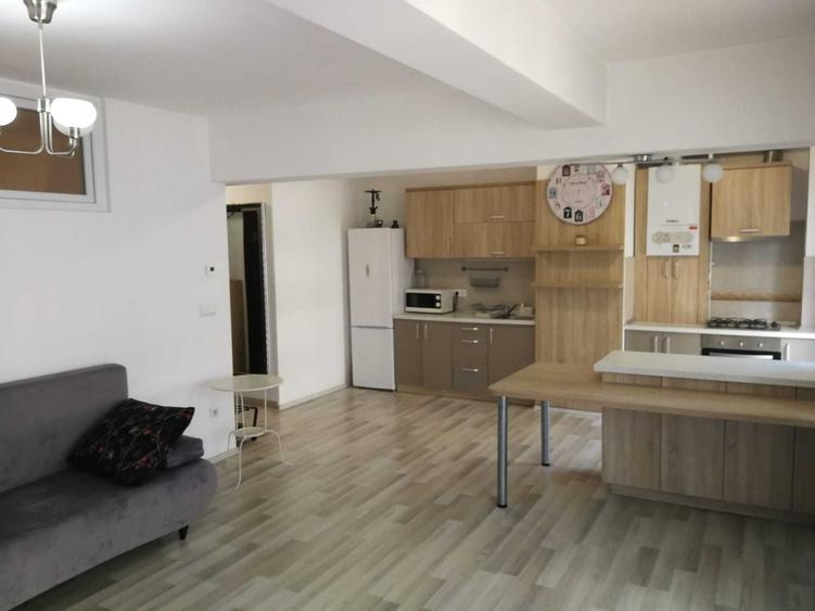 Apartament cu 2 camere decomandat în Livezeni