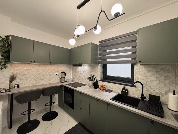 Apartament cu 3 camere decomandat în Păcii