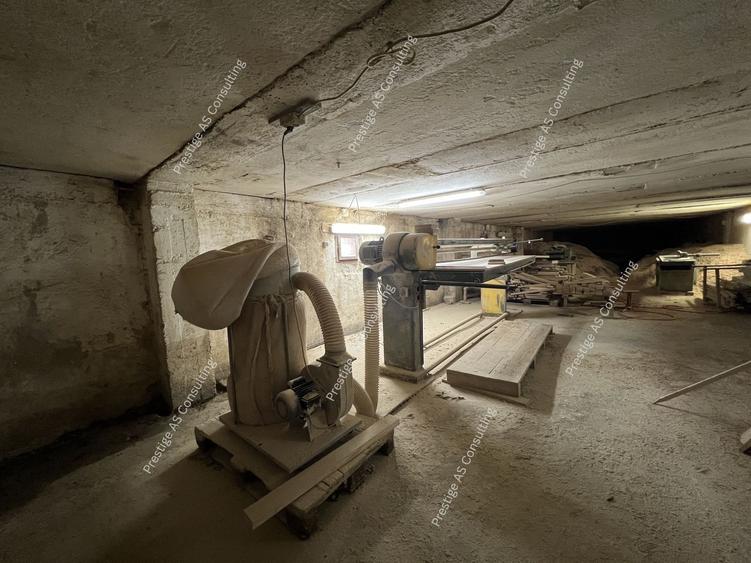 Spațiu industrial, de 840 mp, în Vest