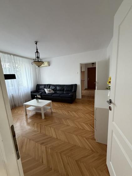Apartament cu 3 camere semidecomandat în Grivița