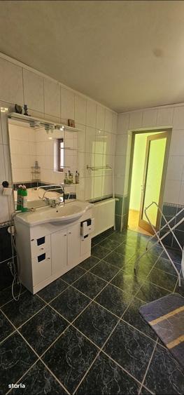 Casă cu 4 camere cu Teren 1000 Mp în Central