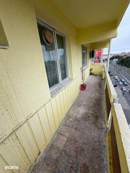 Apartament cu 3 camere semidecomandat în Punctele Cardinale