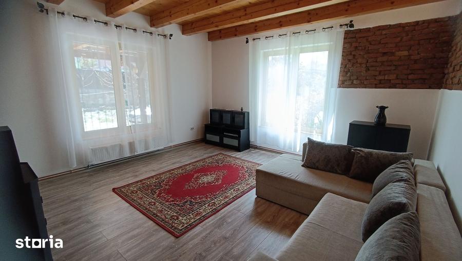 Casă cu 3 camere cu Teren 2135 Mp în Petrești