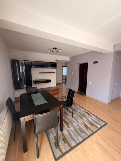 Apartament cu 3 camere decomandat în Câmpului