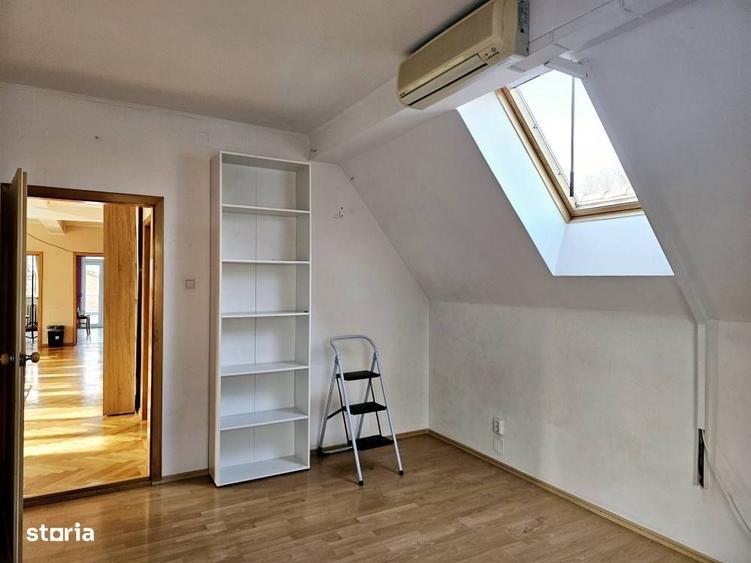 Casă cu 4 camere în Central