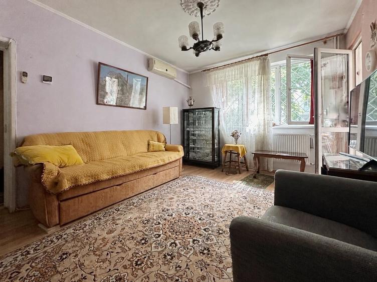 Apartament cu 3 camere semidecomandat în Titan