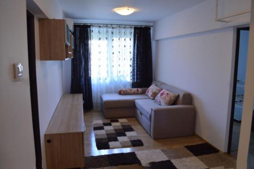 Apartament cu 3 camere semidecomandat, mobilat în Tineretului
